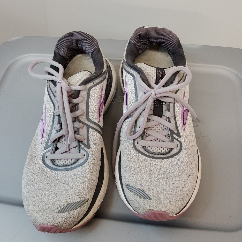 𝅺BROOKS adrenaline GTS women's size 8.5 good condition